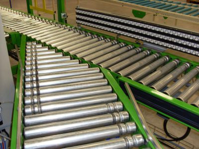 CONVOYEUR-TRANSFERT-A-ROULEAUX-MOTORISE-6-scaled